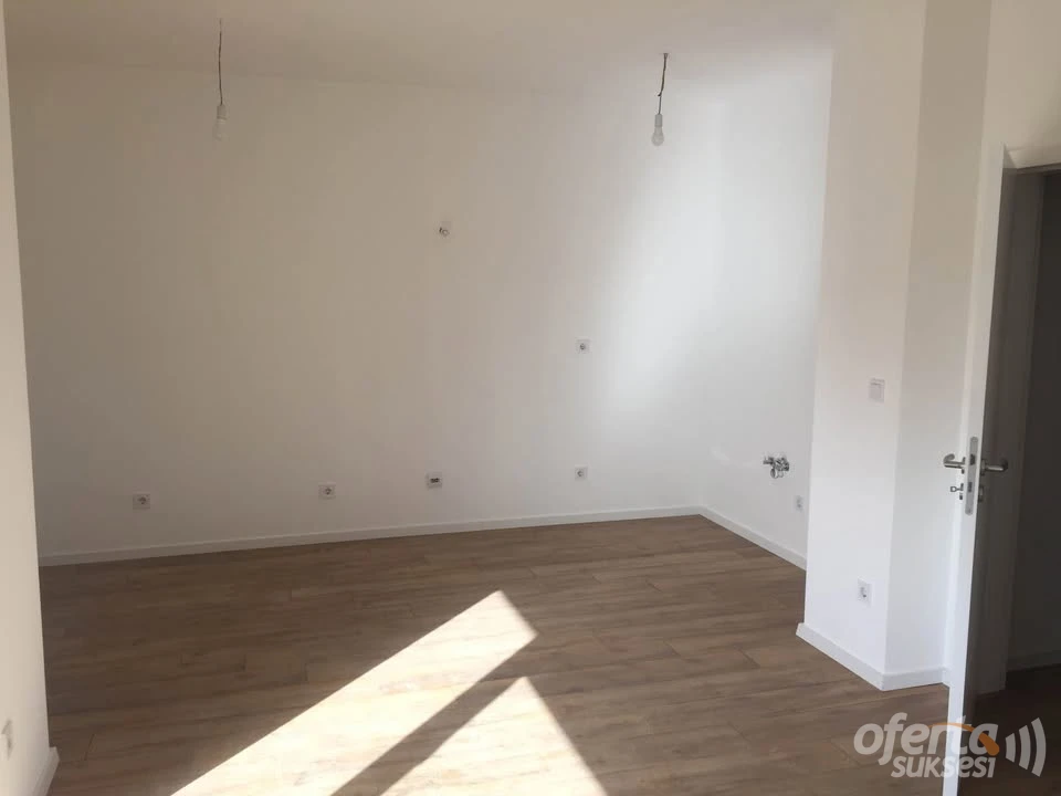 Banesë Zyre me qira në Lagjen e Spitalit-Prishtinë — fotografia 1