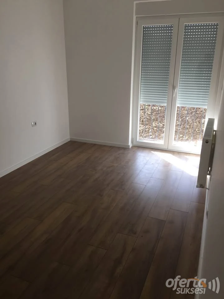 Banesë Zyre me qira në Lagjen e Spitalit-Prishtinë — fotografia 3
